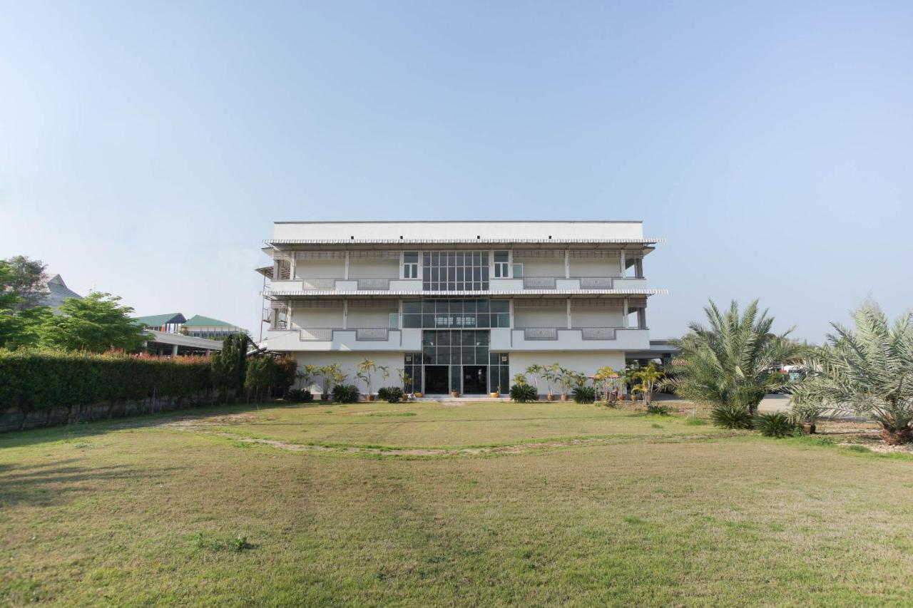 Oyo 75394 Sakthong Grand Hotel Chiang Khong Exterior foto