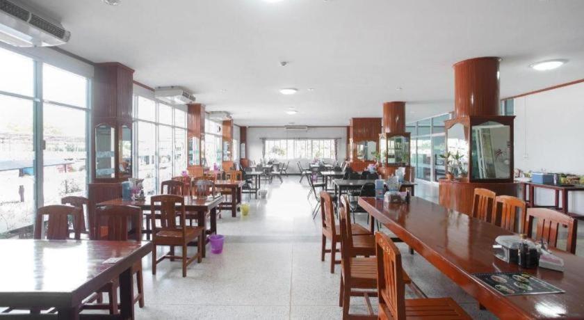 Oyo 75394 Sakthong Grand Hotel Chiang Khong Exterior foto